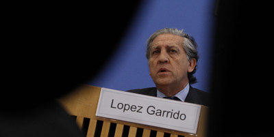 El secretario de Estado por la UE, Diego López Garrido, durante su rueda de prensa hoy en Berlín