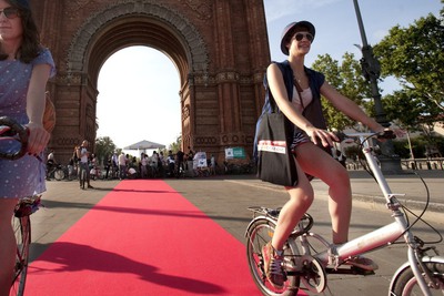 Cycle Chic Breakfast, esta mañana en el Arco de Triunfo de Barcelona.