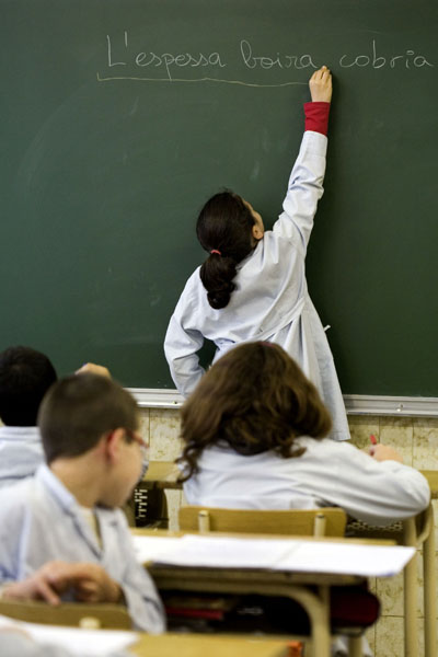 Alumnos en clase en el colegio concertado Mare de Deu del Roser de Barcelona.