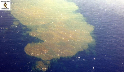 Vista aérea de la erupción submarina en El Hierro en una fotografía facilitada por la Guardia Civil.