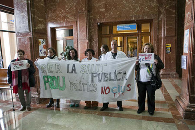 Protesta en el hospital del Vall d'Hebron, que hoy viernes funciona como un día festivo.