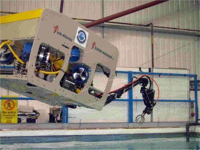 El submarino  Liropus  durante las pruebas, antes de embarcarlo en el buque oceanográfico  Ramón Margalef .