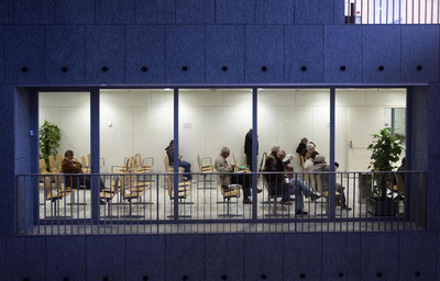 Una de las salas de espera del hospital del Vall d'Herbrón esta mañana.