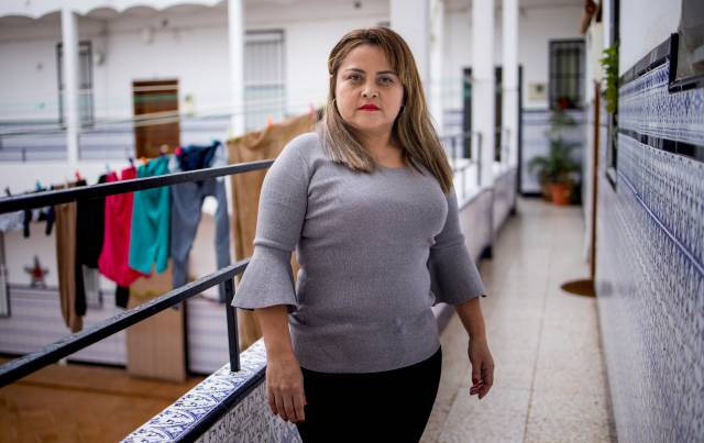 Martha fotografiada en su domicilio en Sevilla.