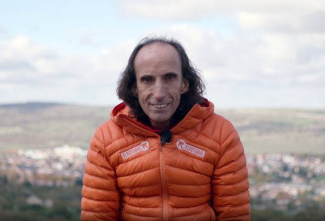 Un piloto en busca de un sueño: acabar con el sacrificio de los perros abandonados