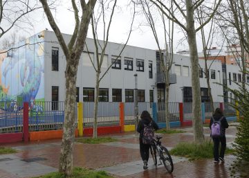 Un colegio cerrado en Vitoria por el coronavirus.