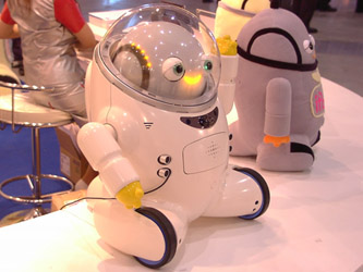 Infot, robot presentado ayer en la feria japonesa Robodex, es capaz de reconocer a sus interlocutores