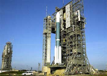 El cohete 'Delta II', momentos antes de despegar.