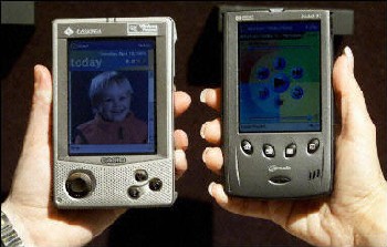 Microsoft presenta la nueva versión de su programa para ordenadores de bolsillo, 'Windows Mobile 2003'