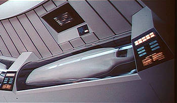 La Agencia Espacial Europea cree que ahorraría recursos alenviar astronautas a largas distancias. En la imagen, una escena de '2001', en la que se mostraba esta tecnología.