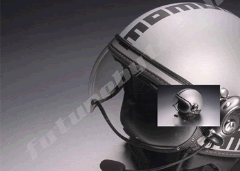 Un casco con tecnología 'Bluetooth' permite a los motoristas hablar por el móvil