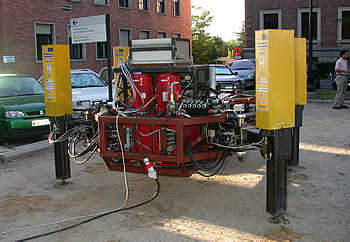 Roboclimber, un proyecto europeo, es la estrella del encuentro de robótica de Madrid. Pesa unos 3.000 kilos y es el robot escalador más grande y potente del mundo.