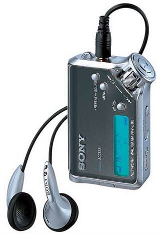 El fabricante japonés venderá en Europa por primera vez dos reproductores portátiles de música que permiten la escuchar archivos en este formato.