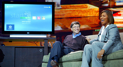 Bill Gates y Queen Latifah, durante la presentación de  XP Media Center Edition 2005 