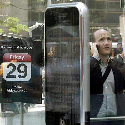 Futuros compradores del iPhone hacen ya cola de cara al lanzamiento del viernes