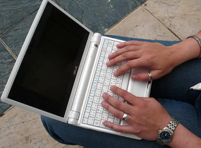 Asus mira al escritorio