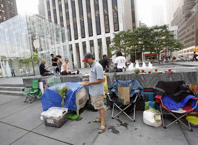 Una acampada en plena avenida espera a iPhone