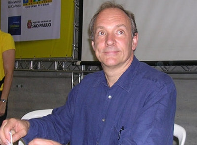 El 'padre de Internet' insta a Obama a defender la apertura de códigos en Internet