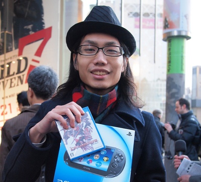 Vita, la nueva consola de Sony, sale a la venta en Japón.